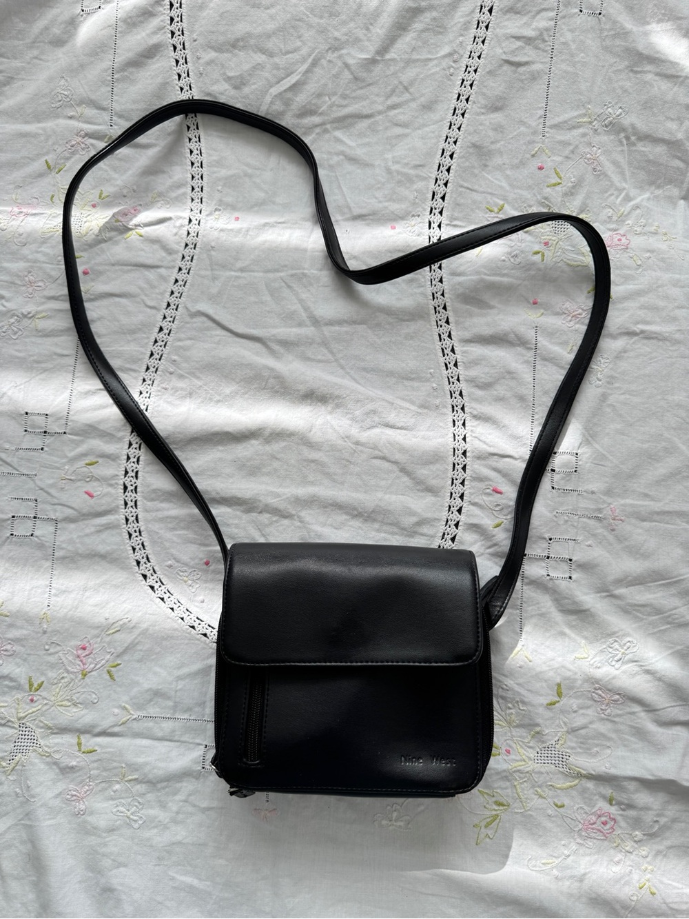 Classic Vintage 90s Y2K Black Leather Crossbody Bag - Multi-Pocket Everyday